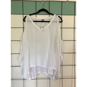 ✨BRAND NEW✨ <AERIE> SHOULDER CUT OUT TOP!